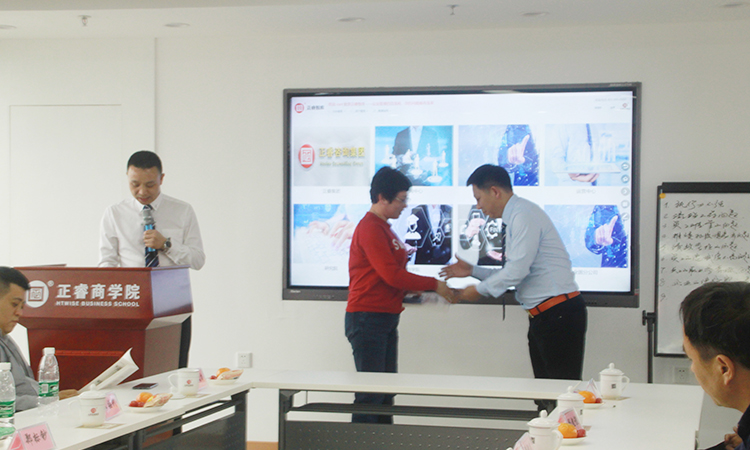 石獅市服裝產(chǎn)業(yè)聯(lián)盟、石獅市染整同業(yè)公會(huì)來(lái)我司參訪交流并赴標(biāo)桿項(xiàng)目德永佳參觀學(xué)習(xí)