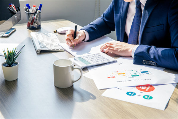 管理咨詢?cè)跀?shù)字時(shí)代的重要性：洞察趨勢(shì)、擁抱變革