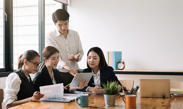 戰(zhàn)略協(xié)作：凝聚團隊力量，共創(chuàng)輝煌未來