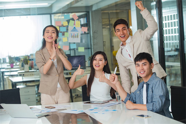 社會責(zé)任與績效管理：承擔(dān)社會責(zé)任，提升企業(yè)形象