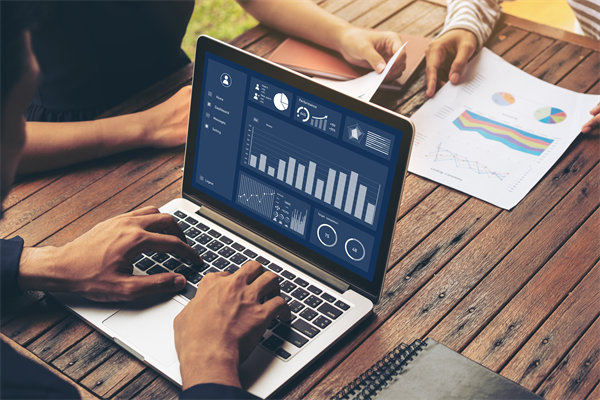 薪酬績(jī)效與戰(zhàn)略目標(biāo)協(xié)同，推動(dòng)企業(yè)持續(xù)發(fā)展與成長(zhǎng)