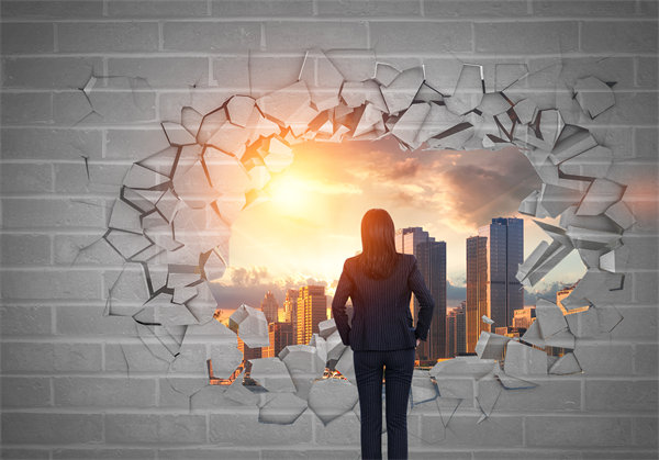 要實現(xiàn)公司發(fā)展目標，組織變革應該注意解決什么問題？