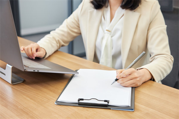 企業(yè)的發(fā)展戰(zhàn)略不僅僅是老板一個(gè)人的問題，還有誰？