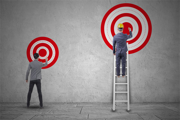 根據(jù)員工個體差異制定針對性的績效輔導(dǎo)，提高效率！