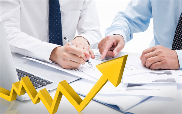 面對(duì)團(tuán)隊(duì)多樣性，如何制定個(gè)性化的績(jī)效提升計(jì)劃？