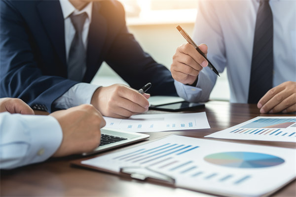 如何構(gòu)建全面的預(yù)算監(jiān)控體系，及時(shí)發(fā)現(xiàn)并糾正偏差？