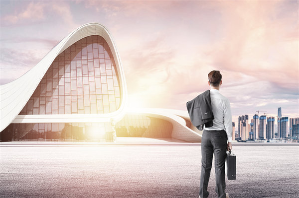 面對人才流失問題，企業(yè)應(yīng)如何改進(jìn)人力資源策略？