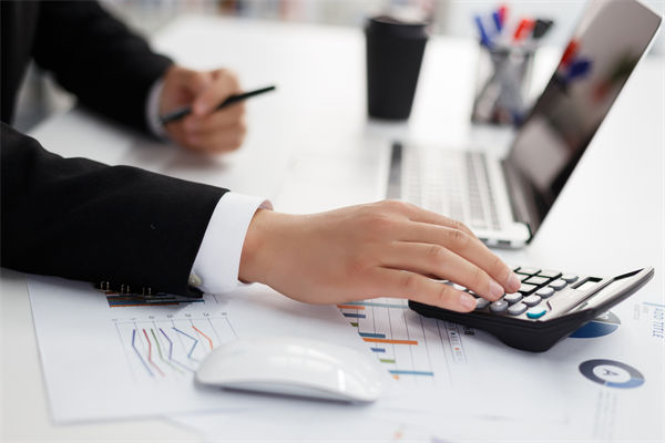 在跨部門預(yù)算協(xié)調(diào)中，如何克服溝通障礙，達(dá)成共識？