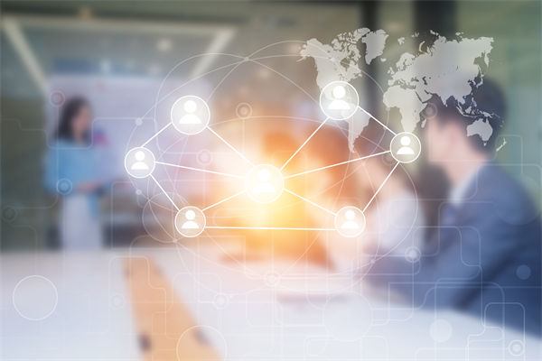 組織規(guī)劃中，如何確保戰(zhàn)略方向與市場(chǎng)需求一致？