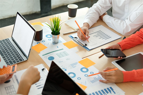 薪酬體系混亂員工怨聲載道，薪酬咨詢?nèi)绾螕軄y反正？