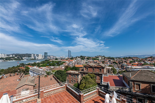 廈門企業(yè)深陷同質(zhì)化競爭泥沼，廈門戰(zhàn)略咨詢公司如何助力破局？