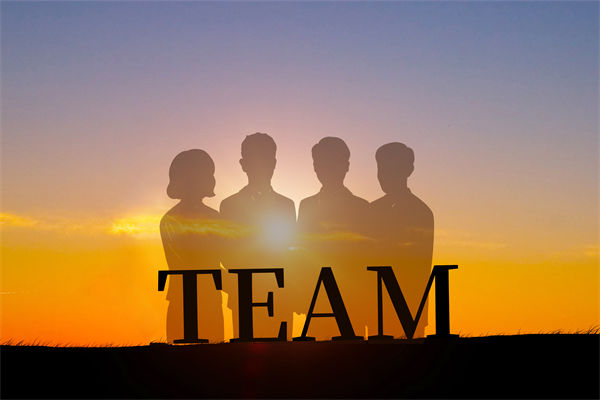 集團管控咨詢?nèi)绾螏椭髽I(yè)構(gòu)建協(xié)同高效的管理團隊？