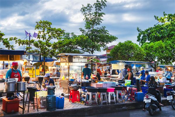 今年擴(kuò)消費(fèi)怎么干？各大企業(yè)如何根據(jù)政策發(fā)力？