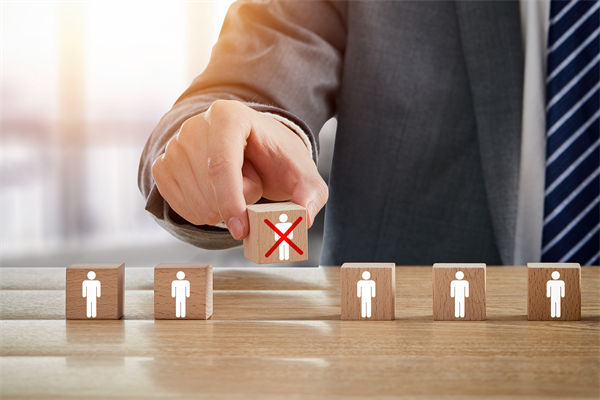 微軟在華外包公司一天裁員近2000人，人力資源管理怎么看？