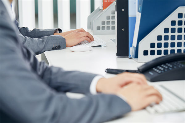 組織規(guī)劃管理分析：?jiǎn)T工發(fā)燒37.9度請(qǐng)假遭HR辱罵