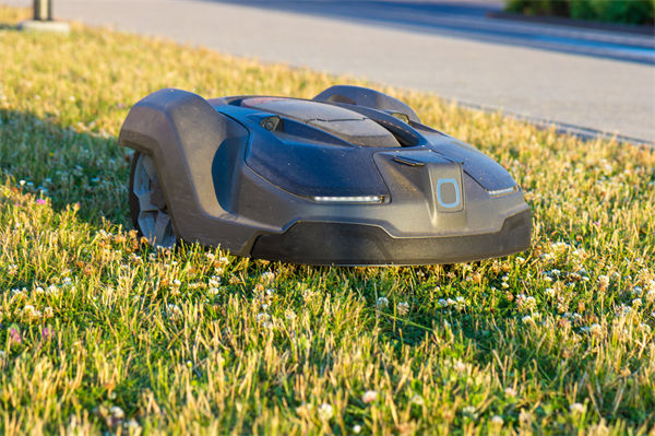 國(guó)產(chǎn)割草機(jī)器人走俏海外，企業(yè)數(shù)字化有何啟示？