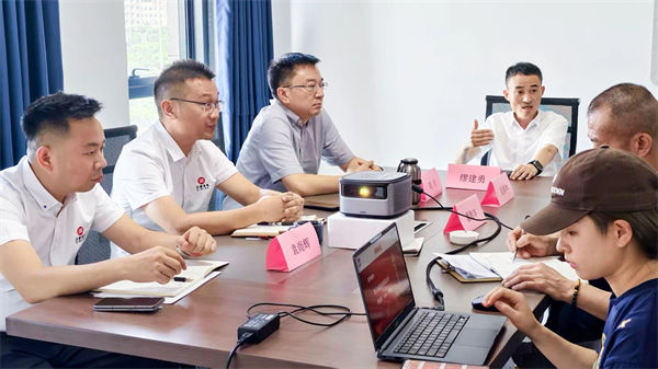 華瑋機械總經(jīng)理繆建勇先生致辭