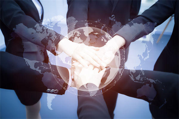 把頂層設(shè)計(jì)和問計(jì)于民統(tǒng)一起來，對(duì)企業(yè)戰(zhàn)略的啟示