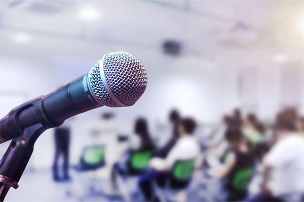 人力資源咨詢：新人領(lǐng)證時收到民政局1500元獎勵